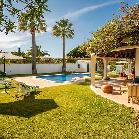Atlas - Piscina Aquecível E Bbq Em